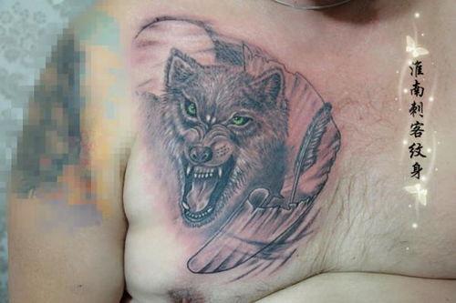 纹在胸前的纹身视频,纹身背后的情感印记